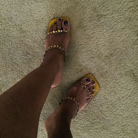 GIUSEPPI ZANOTTI SQUARE TOE VINTAGE CRYSTAL GOLD HEEL SIZE 9
NWOT - Picture 3 of 4